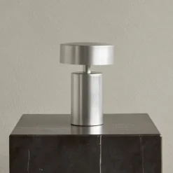 Audo Copenhagen Audo Column bordlampe, batteri, IP44, alu| Dekorasjonsbelysning