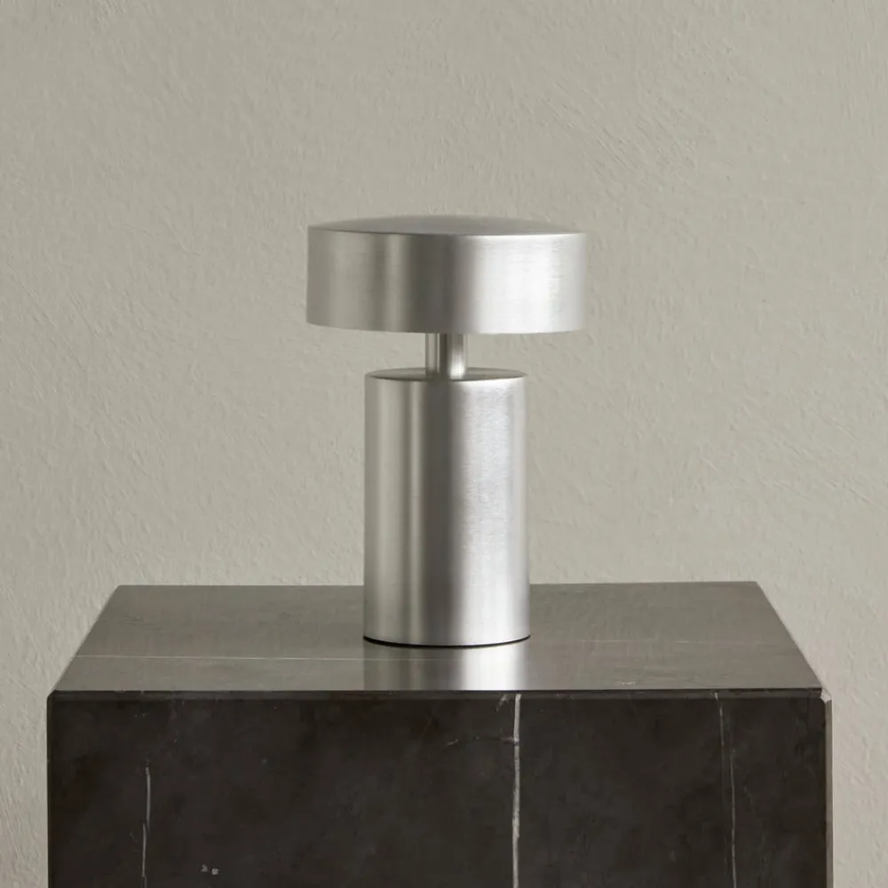 Audo Copenhagen Audo Column bordlampe, batteri, IP44, alu| Dekorasjonsbelysning