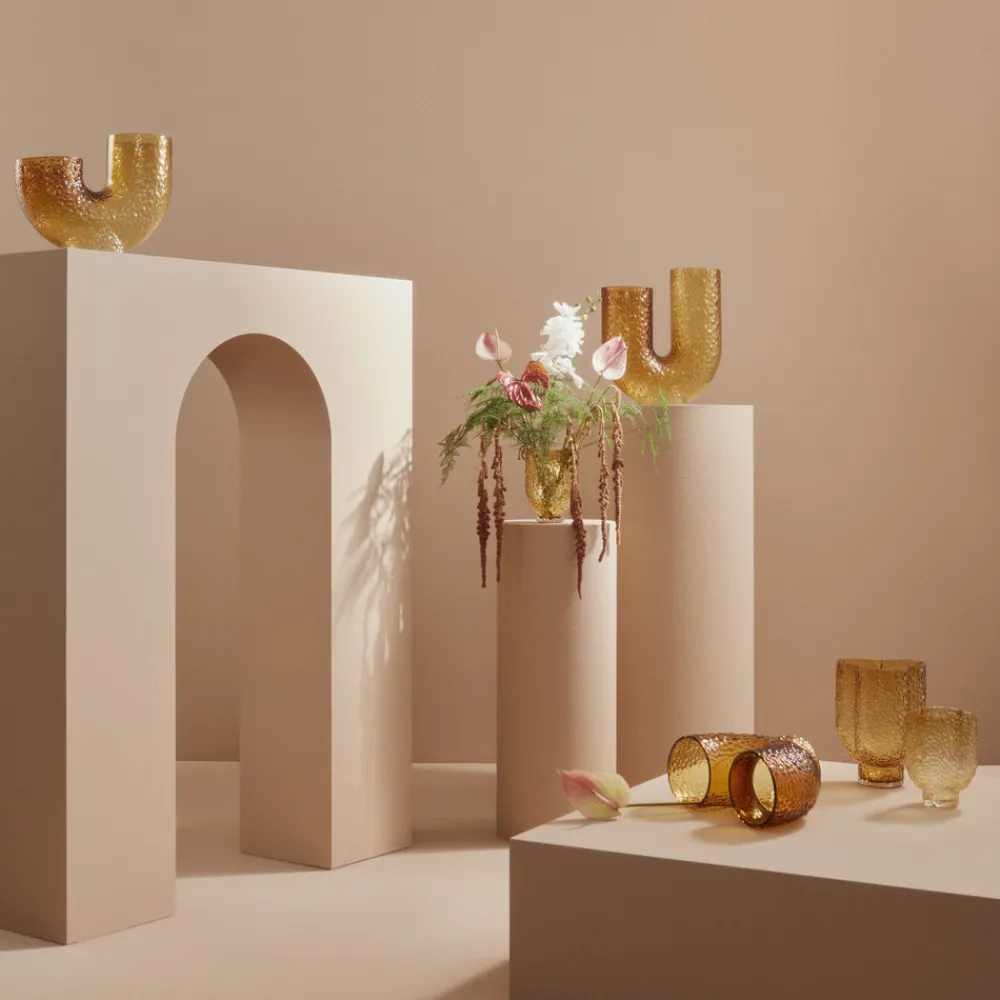 AYTM Arura-vase, ravfarget, høyde 40 cm, bredde 34 cm, glass