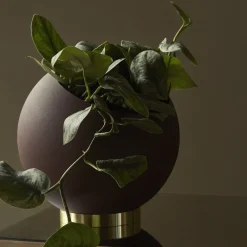 AYTM Globe blomsterpotte, Ø 30 cm, svart, aluminium, stål Clearance