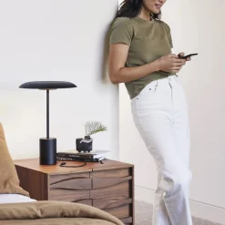 Beacon Lighting Beacon LED-bordlampe Smith, svart, metall, USB-port Best