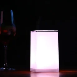 Smart&Green Bærbar bordlampe Cub, app-kontrollerbar, RGBW| Dekorasjonsbelysning|Smarthus Utebelysning