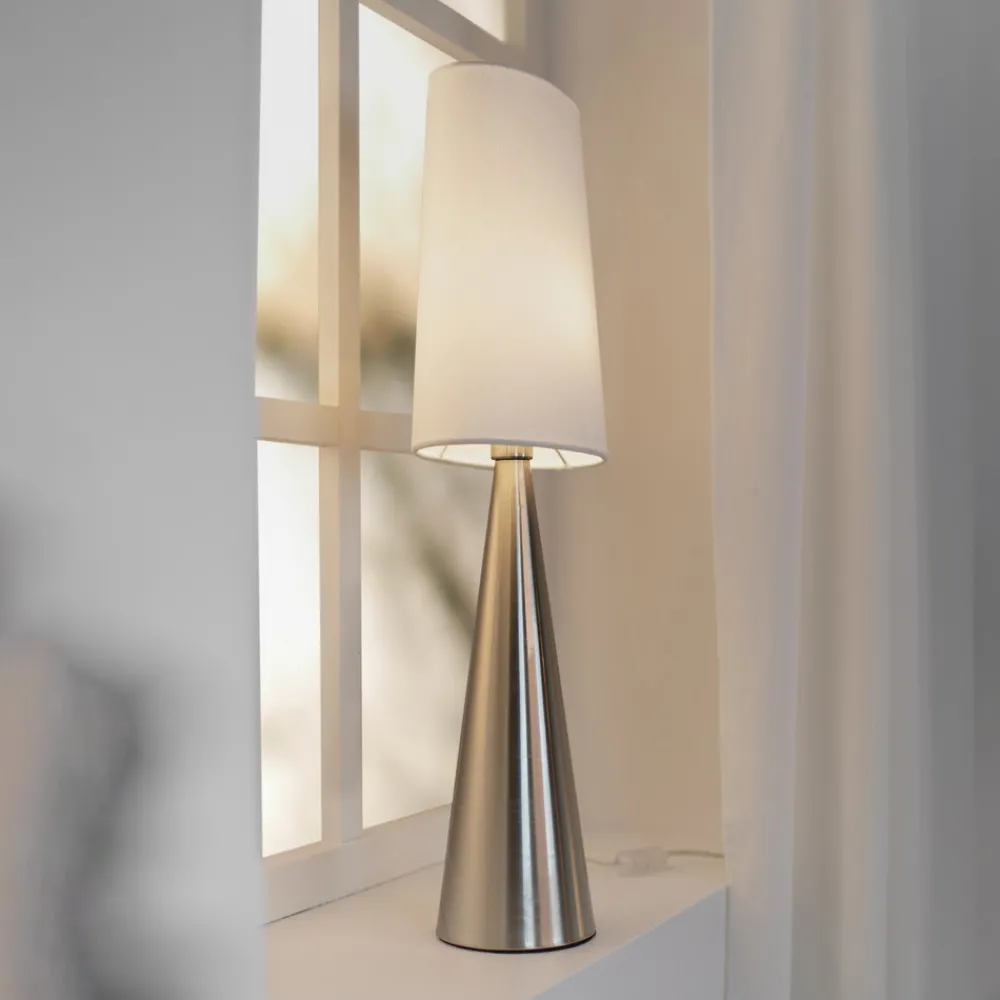 Markslöjd Conus-bordlampe med offwhite skjerm, nikkel New