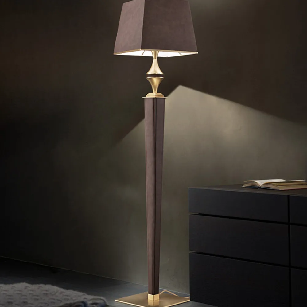 Masiero Darshan gulvlampe med brun skinn-tildekning New