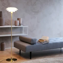 Dyberg Larsen gulvlampe DL31, messingfarget, høyde 133 cm New