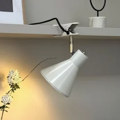 Dyberg Larsen Sleep klemmelampe, kitthvit, Ø 15 cm, stål Best