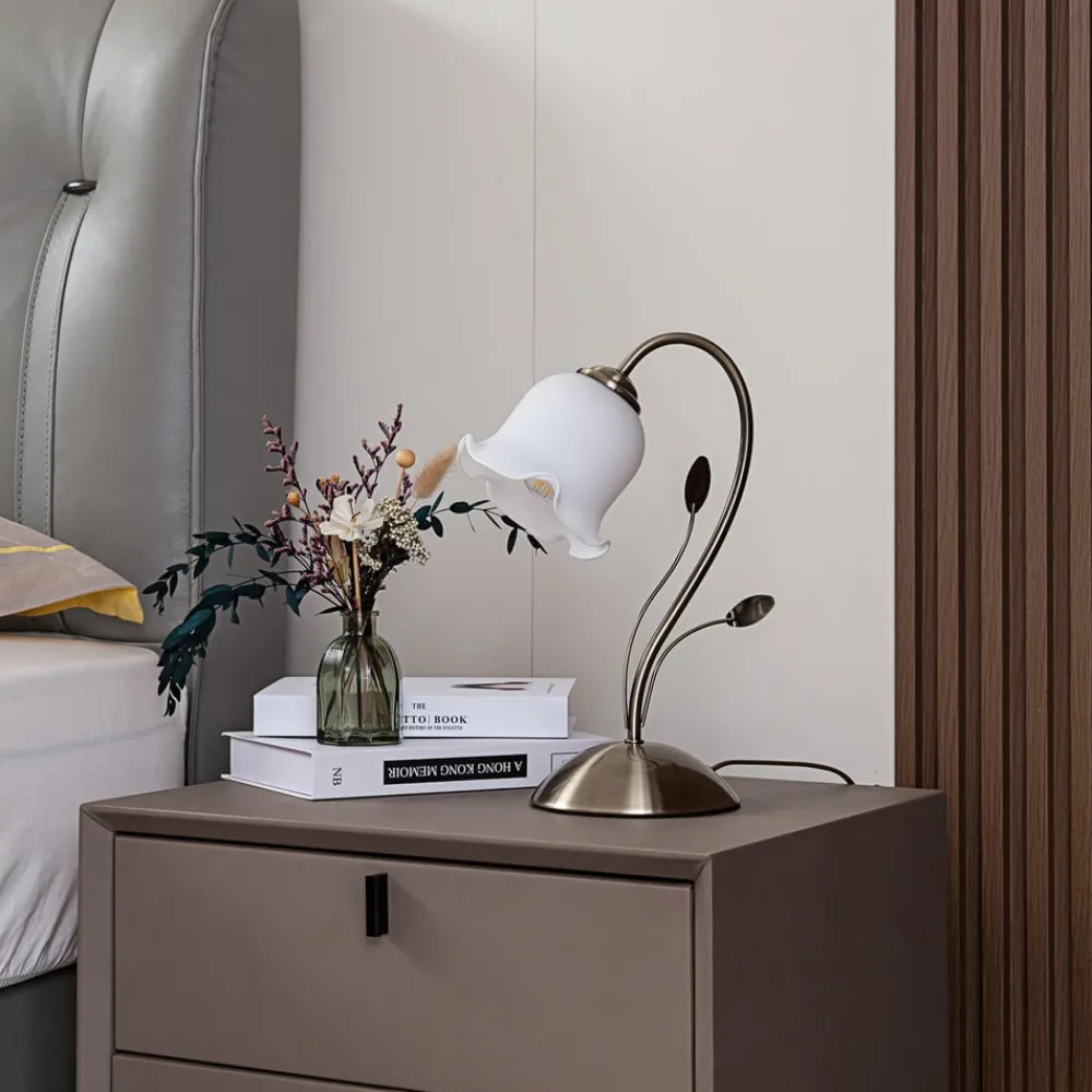 Lindby Floralt utformet bordlampe Matea| Bordlamper