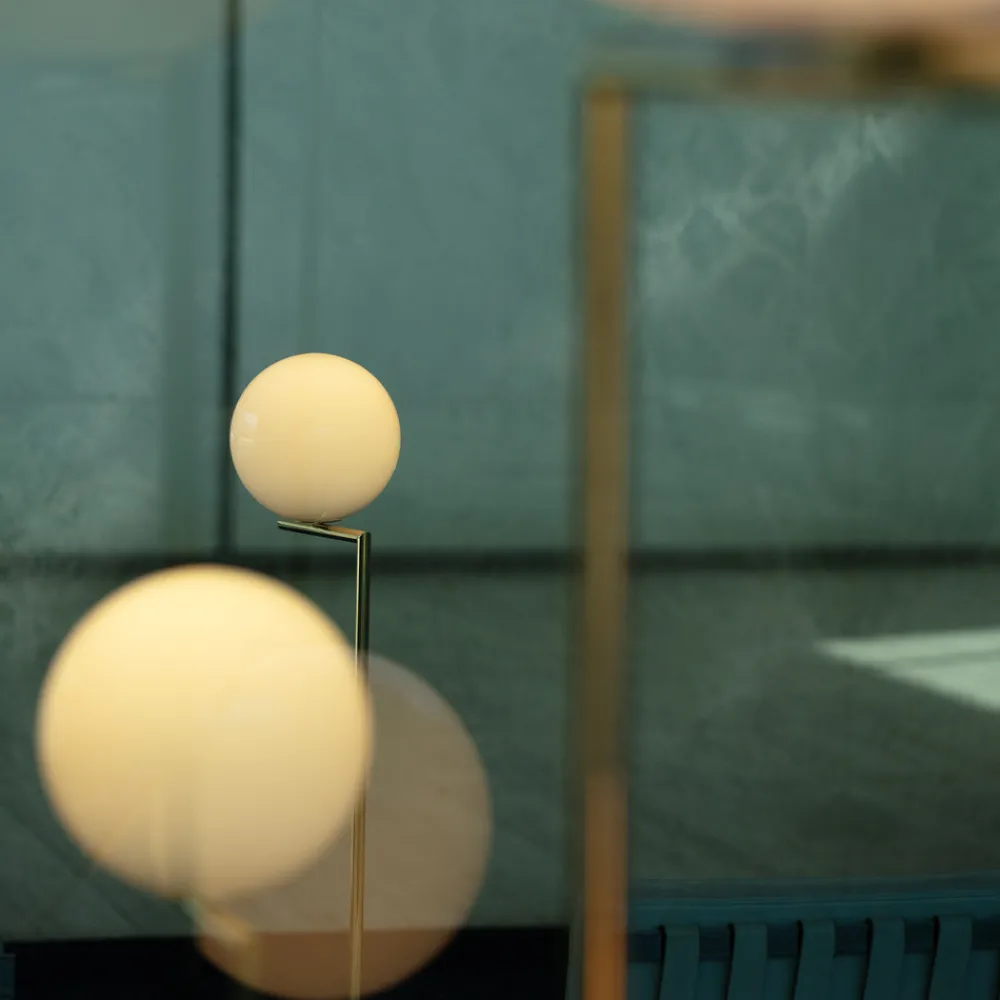 FLOS gulvlampe IC F1 10th Anniversary, gullbelagt, dimbar Discount