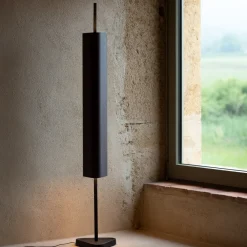 FLOS LED-gulvlampe Emi, mørkerød, dimbar, høyde 170 cm New