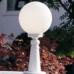 Konstsmide Grasiøs ARCTURUS sokkellampe i hvit| Sokkellamper