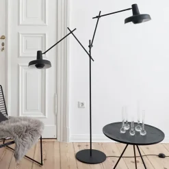 GRUPA Arigato gulvlampe, 2 lyskilder, svart Discount