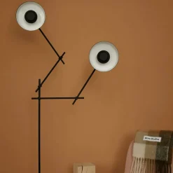 GRUPA Arigato gulvlampe, 2 lyskilder, svart Discount