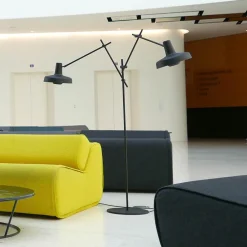 GRUPA Arigato gulvlampe, 2 lyskilder, svart Discount