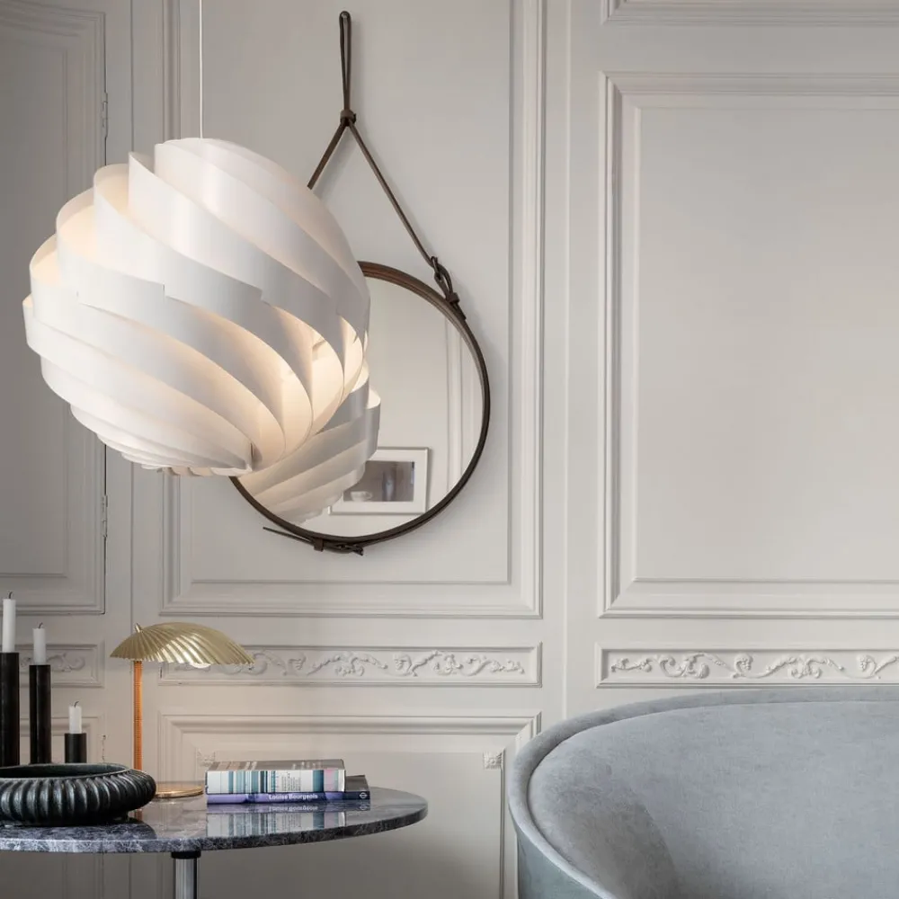 GUBI 5321 bordlampe med rottingstav, messing| Bordlamper