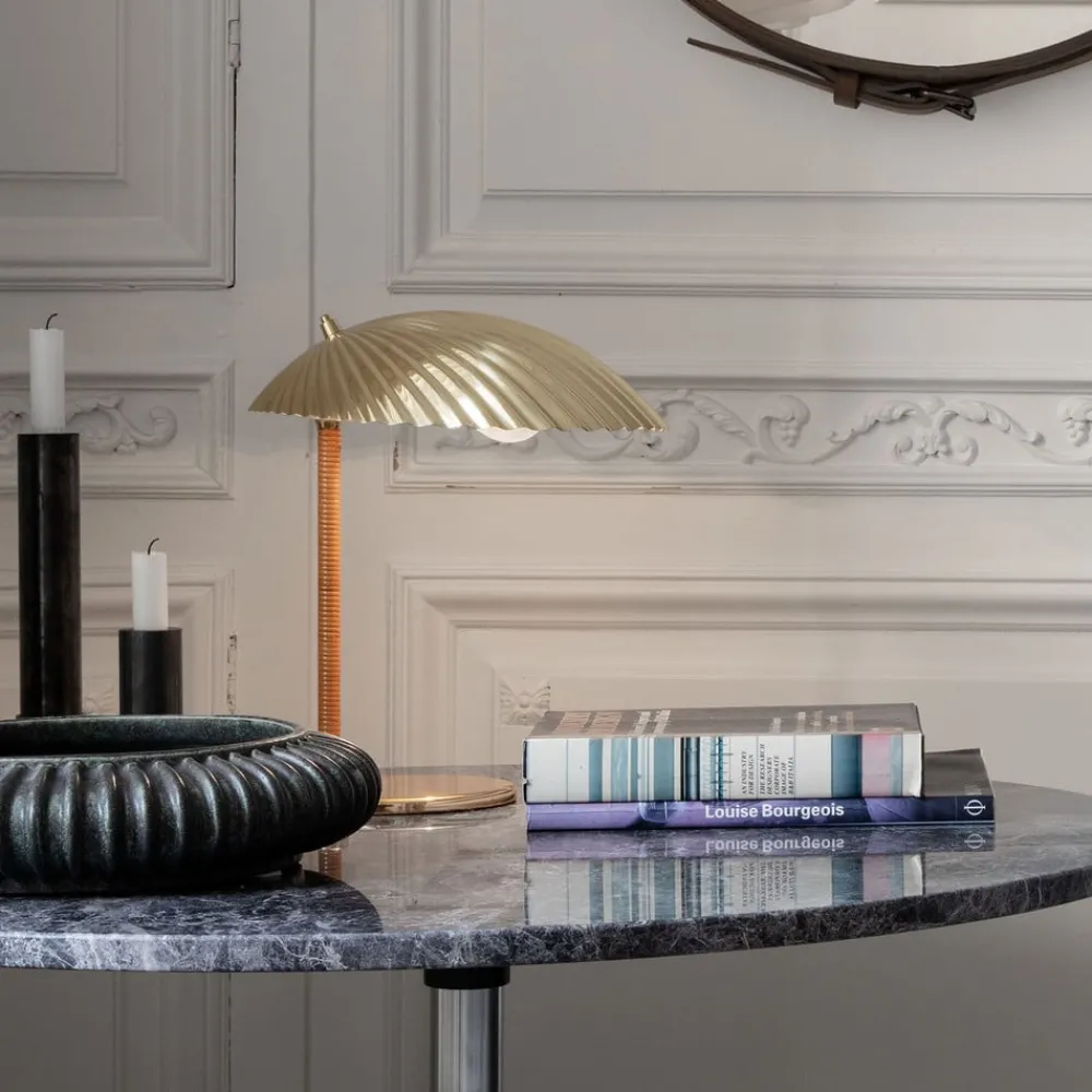 GUBI 5321 bordlampe med rottingstav, messing| Bordlamper