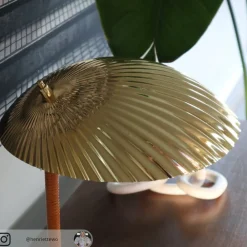 GUBI 5321 bordlampe med rottingstav, messing| Bordlamper