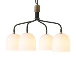 GUBI Lysekrone Howard 4-lys Ø 66 cm gunmetal/hvit Outlet