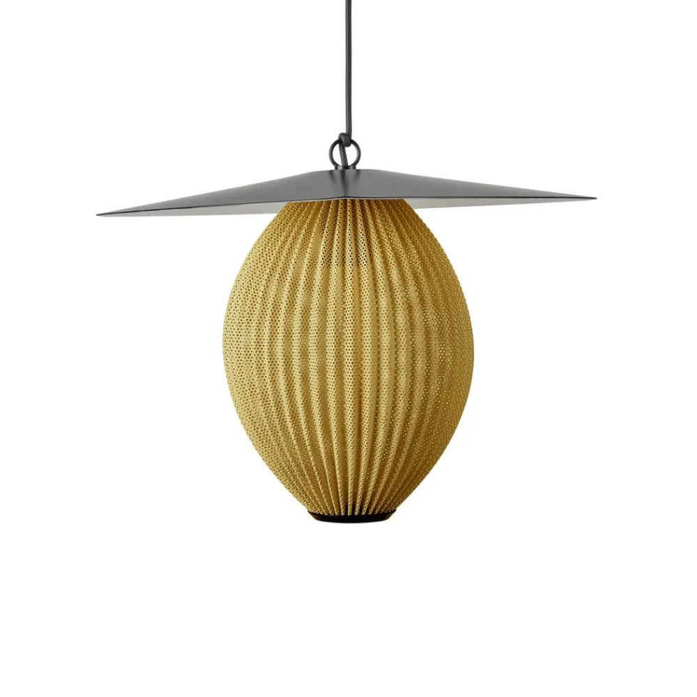 GUBI Satellite utendørs pendellampe, 57x36 cm, svart/sennepsgull Sale