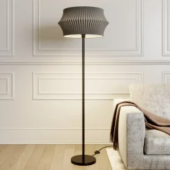 BRITOP Gulvlampe Joala med svart stoffskjerm Best