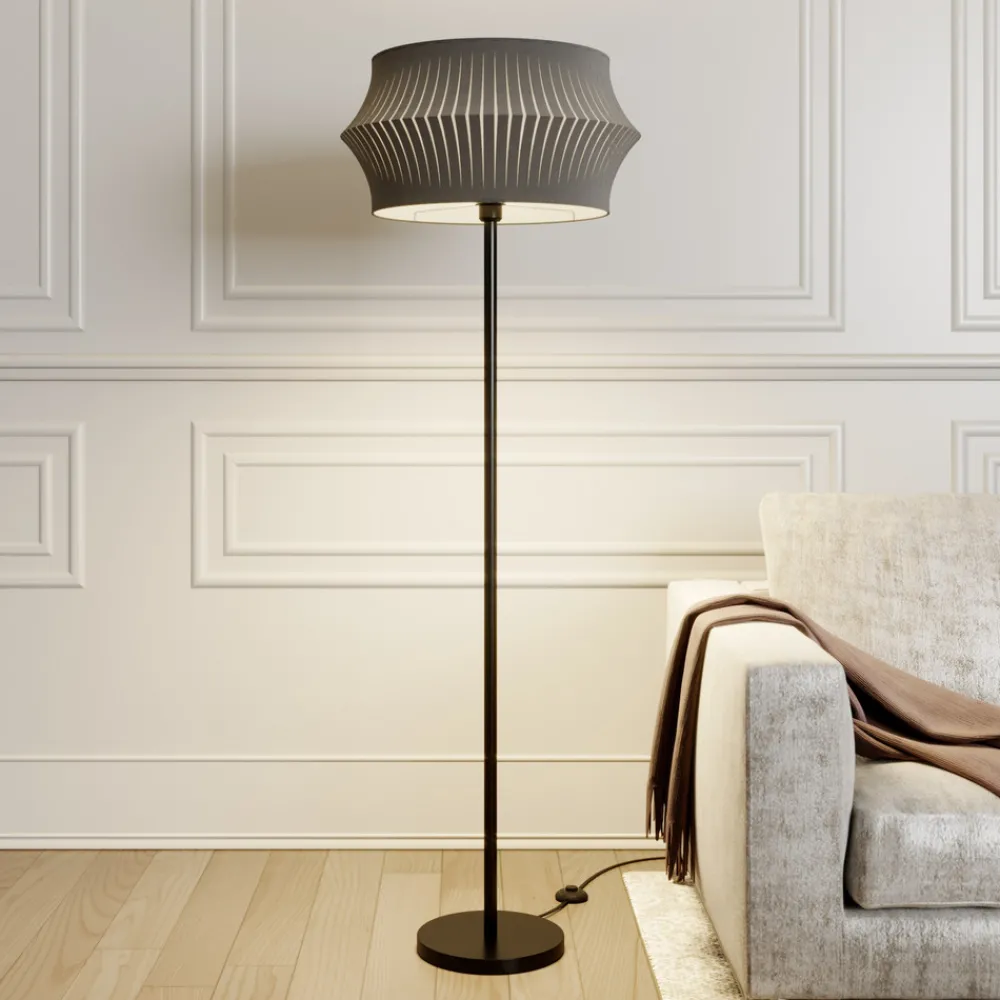BRITOP Gulvlampe Joala med svart stoffskjerm Best
