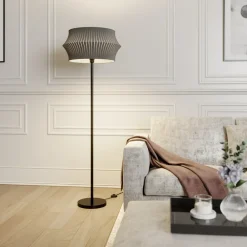 BRITOP Gulvlampe Joala med svart stoffskjerm Best