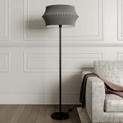 BRITOP Gulvlampe Joala med svart stoffskjerm Best