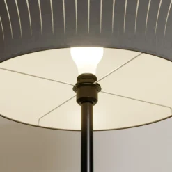 BRITOP Gulvlampe Joala med svart stoffskjerm Best