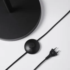 BRITOP Gulvlampe Joala med svart stoffskjerm Best