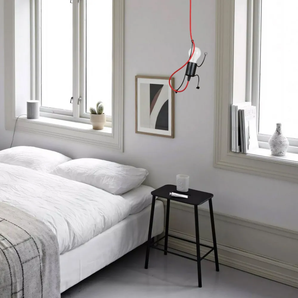 EMIBIG LIGHTING Hengelampe Bobi 1 i svart, kabel rød, 1 lyskilde. Hot