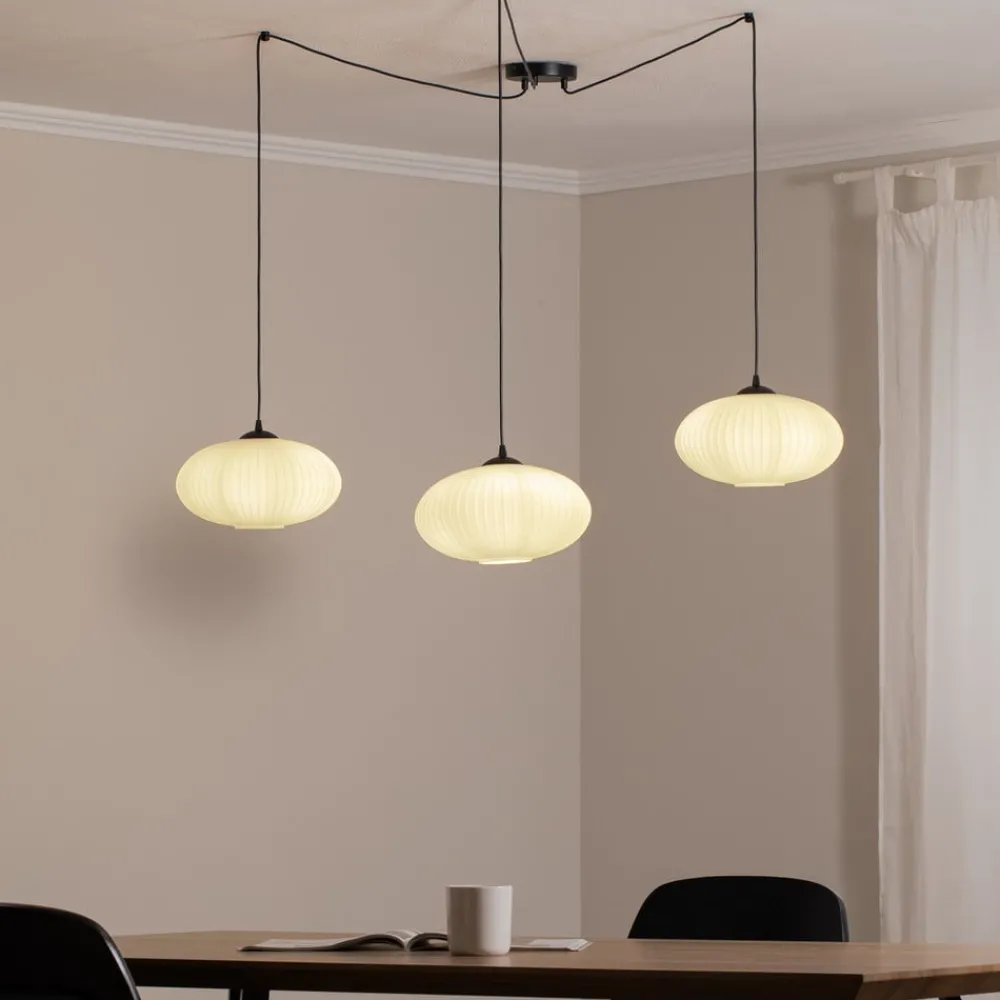 EMIBIG LIGHTING Hengelampe Origo, opal/svart, desentralisert, glass, 3 lyskilder.| Pendellamper