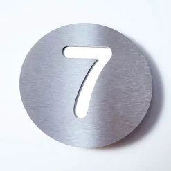 Absolut/ Radius Husnummer Round i stål - 7| Postkasser
