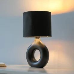 JUST LIGHT. GmbH JUST LIGHT. Carara bordlampe, keramisk fot, svart| Bordlamper