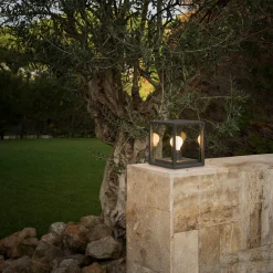 FARO BARCELONA Kubeformet Nala sokkellampe i mørkegrått Discount