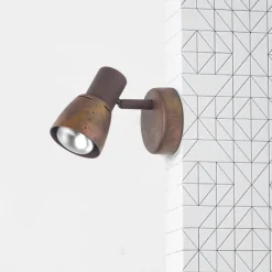 Brilliant Lava veggspot, bredde 8 cm, antikk kobber, metall| Spotter I Tak