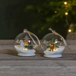 STAR TRADING LED-glasskule Forest Friendsr isbjørn med tre| Julebelysning|Dekorasjonsbelysning