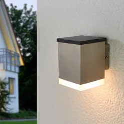 Lindby LED-solcelle-vegglampe Tyson, kantet, satinert Clearance