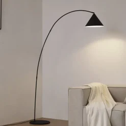 Lindby buelampe Triangolo, svart, høyde 195 cm, metall E27| Gulvlamper