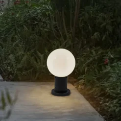 Lindby Dangan sokkellampe, hvit, høyde 32 cm, glass, metall| Sokkellamper Med Sensor|Terrassebelysning