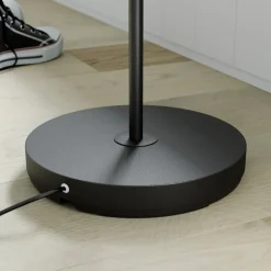 Lindby gulvlampe Karoli, svart, 156 cm, metall, fleksibel arm| Gulvlamper