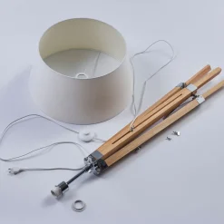 Lindby gulvlampe Katie, 162 cm, hvit, tekstil, tre, stativ| Gulvlamper