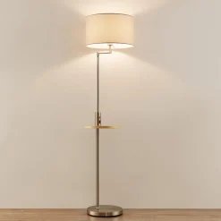 Lindby gulvlampe Zinia, nikkelfarget, hylle, USB-tilkobling