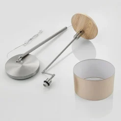 Lindby gulvlampe Zinia, nikkelfarget, hylle, USB-tilkobling