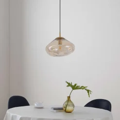 Lindby hengelampe Lelia, ravfarget, glass, Ø 35 cm