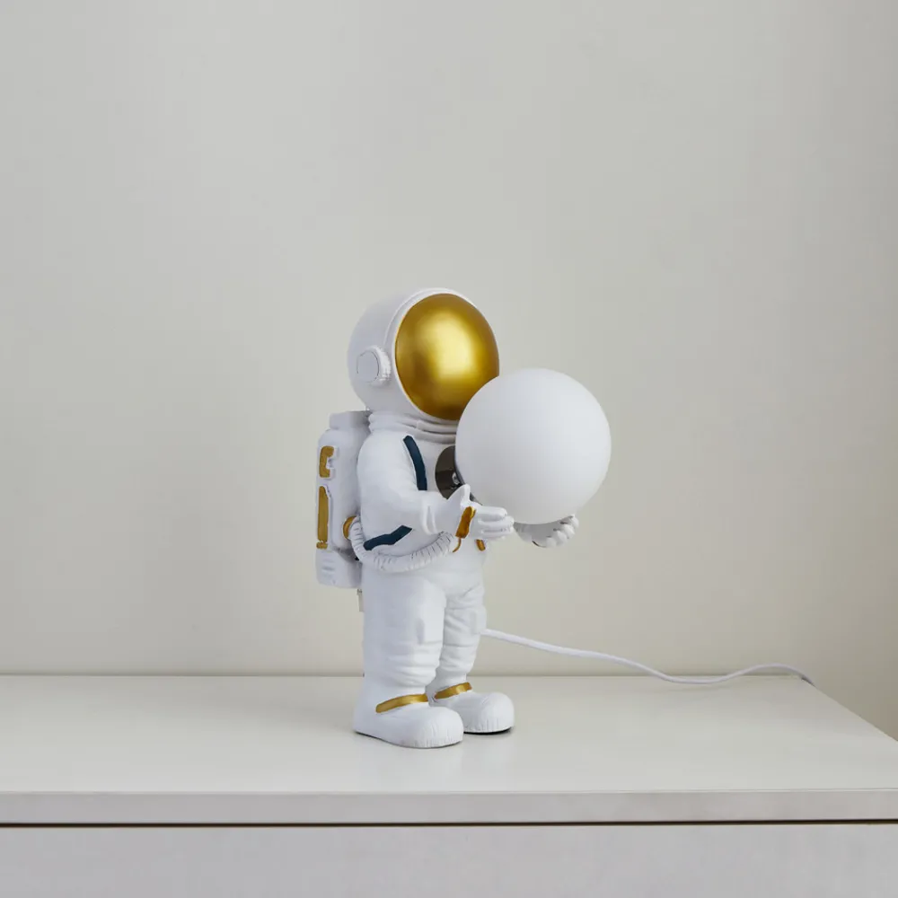 Lindby Kosmo bordlampe, hvit/gull, keramikk, glass Discount