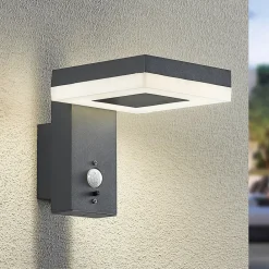 Lindby Laira utendørs LED-solcellevegglampe 15,5cm| Kommersiell Utebelysning|Solcellelamper Med Sensor