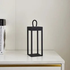 Lindby LED oppladbar bordlampe Iruna, svart, metall, 27 cm, dimbar. Discount