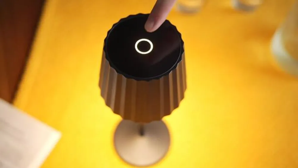 Lindby LED-bordlampe med batteri Esali, svart, metall, IP65| Dekorasjonsbelysning|Kommersiell Utebelysning