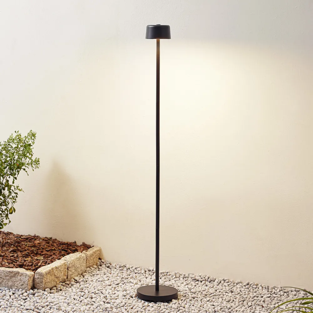 Lindby LED-gulvlampe Isason, svart, aluminium, Ø 11 cm Discount