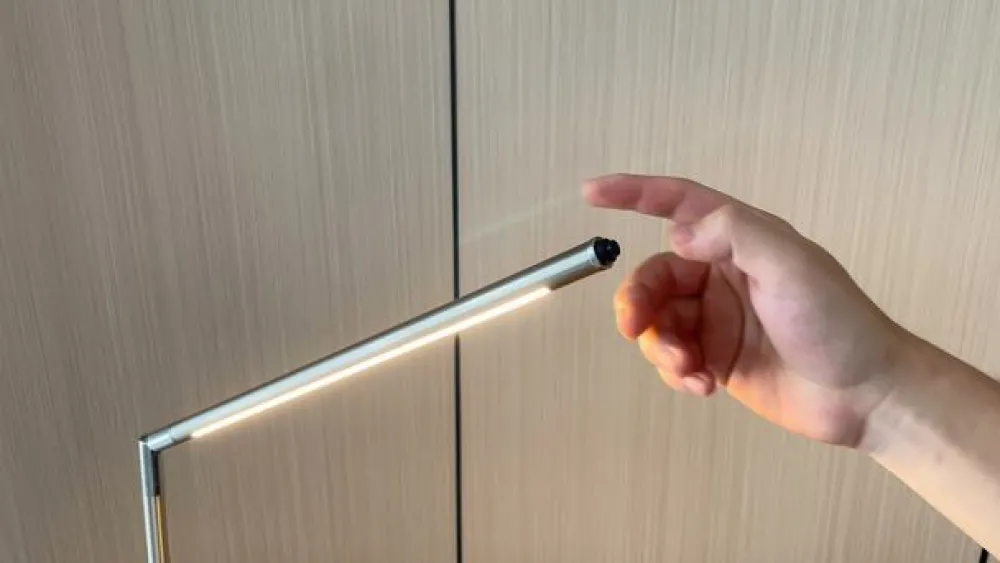 Lindby LED-gulvlampe Jabbo, 163 cm, nikkel, metall| Kontorbelysning|Gulvlamper