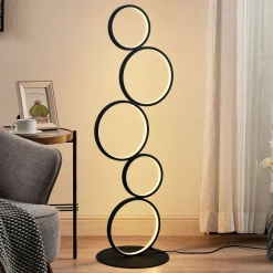 Lindby LED-gulvlampe Jacek, svart, metall, 110 cm, ringer| Led-Innendørs|Gulvlamper